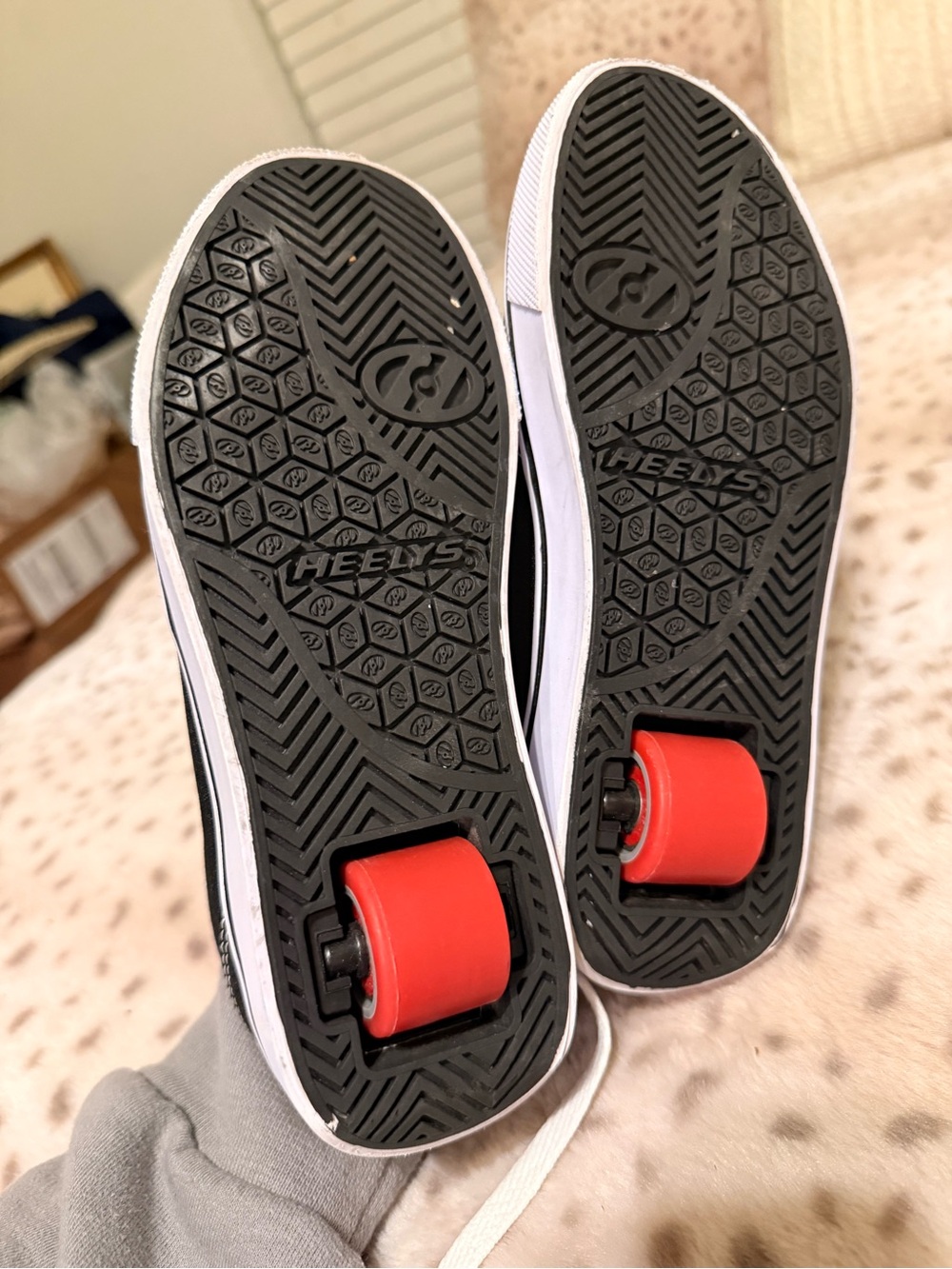 Heelys Youth Size 3 Black & Red Sneakers Canvas Tennis Shoes Skates - Boys Girls - Picture 9 of 9